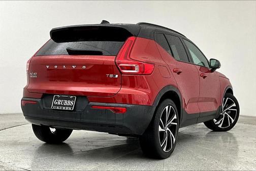 2021 Volvo XC40 T5 R-Design