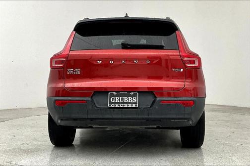 2021 Volvo XC40 T5 R-Design