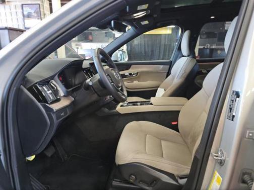 2025 Volvo XC90 B6 Plus 7-Seater