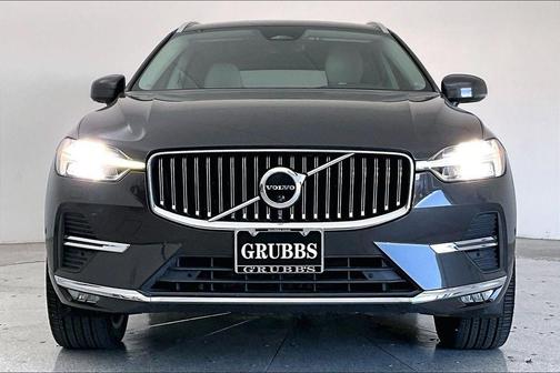 2023 Volvo XC60 B5 Ultimate Bright Theme