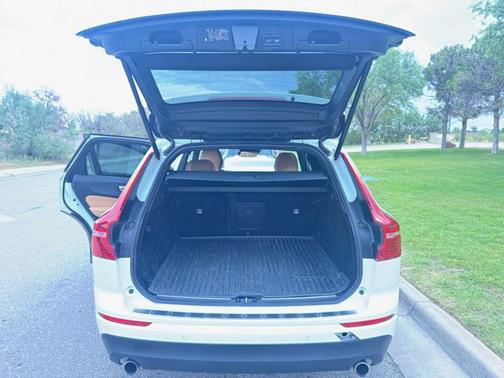 2020 Volvo XC60 T5 Momentum