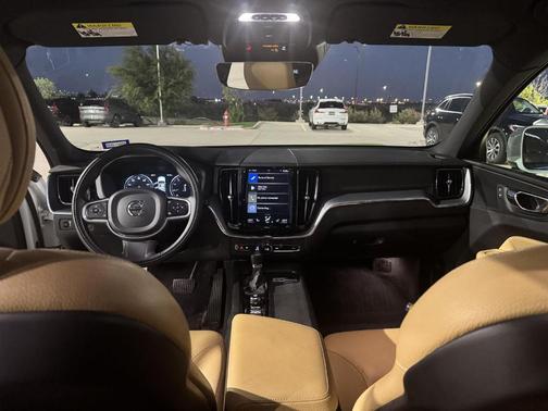 2020 Volvo XC60 T5 Momentum