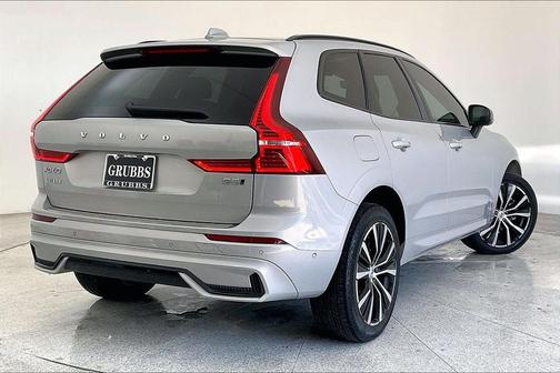 2024 Volvo XC60 B5 Plus Dark Theme