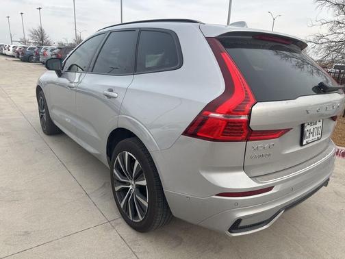 2024 Volvo XC60 B5 Plus Dark Theme