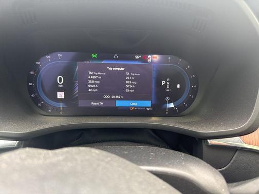 2024 Volvo XC60 B5 Plus Dark Theme