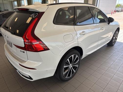 2025 Volvo XC60 B5 Plus
