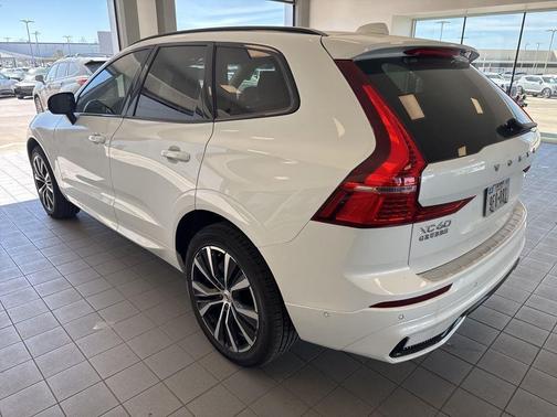 2025 Volvo XC60 B5 Plus