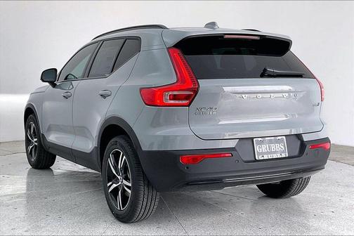 2026 Volvo XC40 B5 Core