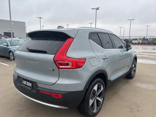 2025 Volvo XC40 B5 Core Bright Theme