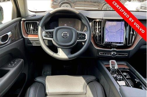 2023 Volvo XC60 B5 Ultimate Dark Theme