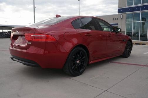 Photo 5 of 37 of 2018 Jaguar XE 20d R-Sport
