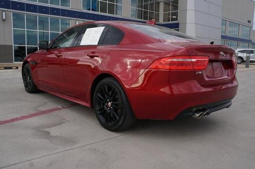 Photo 4 of 37 of 2018 Jaguar XE 20d R-Sport