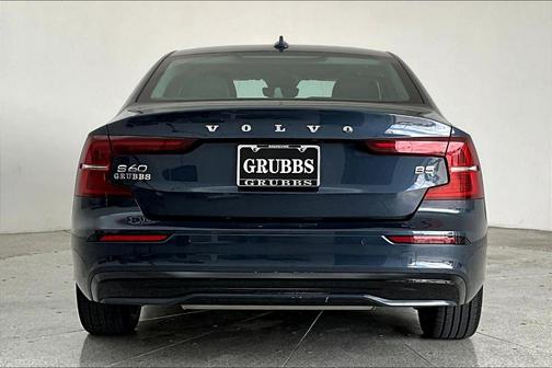 2024 Volvo S60 B5 Plus Dark Theme
