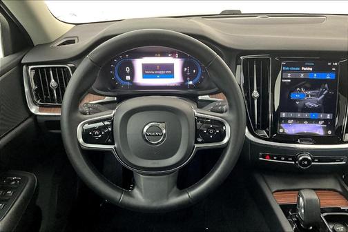 2024 Volvo S60 B5 Plus Dark Theme