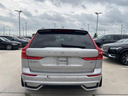 2022 Volvo XC60 B5 R-Design