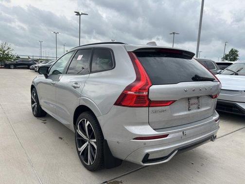2022 Volvo XC60 B5 R-Design