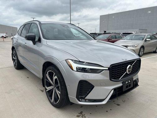2022 Volvo XC60 B5 R-Design