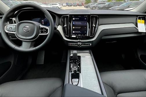 2025 Volvo XC60 B5 Plus