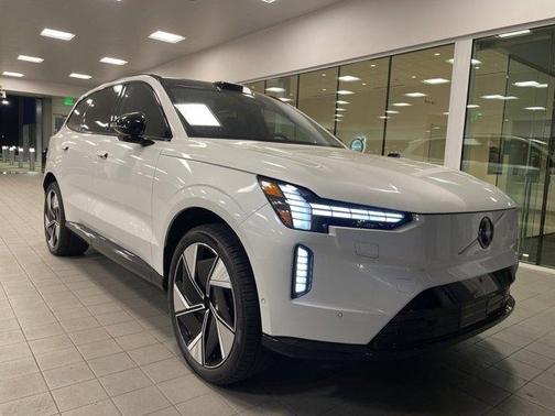 2025 Volvo EX90 Twin Motor Plus