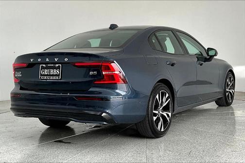 2025 Volvo S60 B5 Plus
