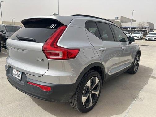 2025 Volvo XC40 B5 Plus Dark Theme