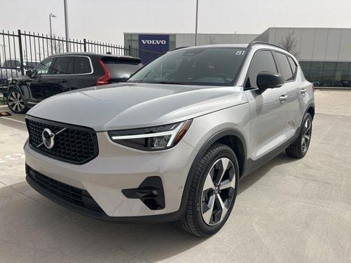 2025 Volvo XC40 B5 Plus Dark Theme