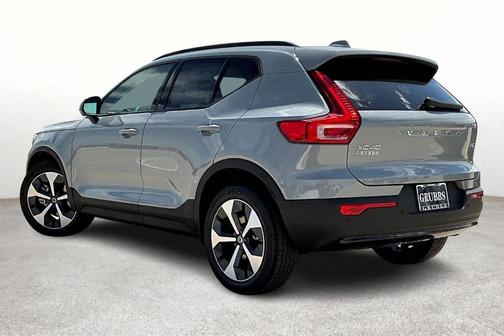 2026 Volvo XC40 B5 Plus