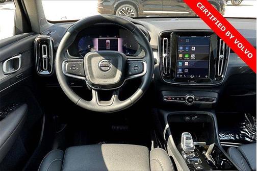 2025 Volvo XC40 B5 Plus Bright Theme