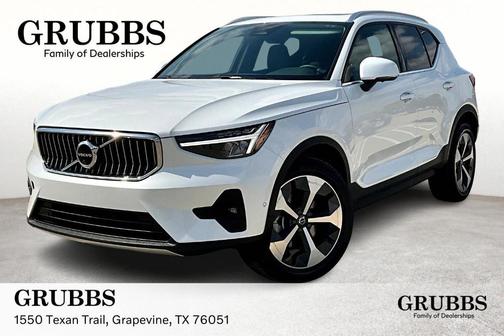 2025 Volvo XC40 B5 Plus Bright Theme