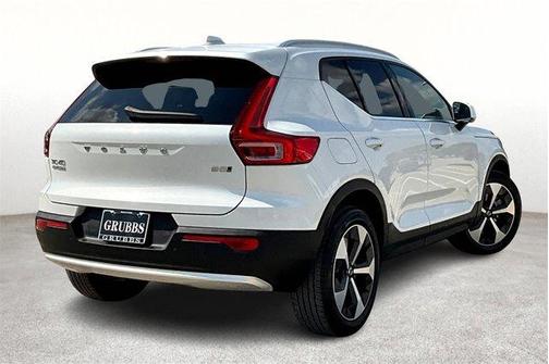 2025 Volvo XC40 B5 Plus Bright Theme