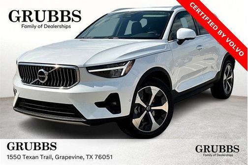 2025 Volvo XC40 B5 Plus Bright Theme