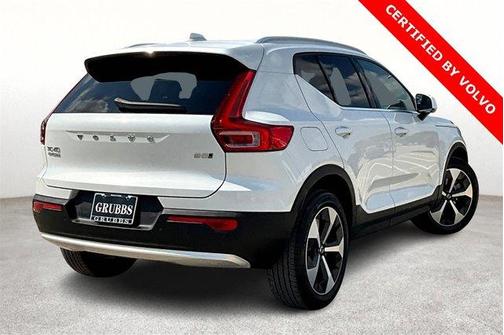 2025 Volvo XC40 B5 Plus Bright Theme