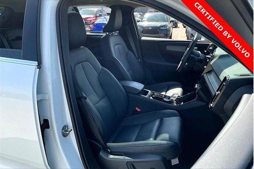 2025 Volvo XC40 B5 Plus Bright Theme