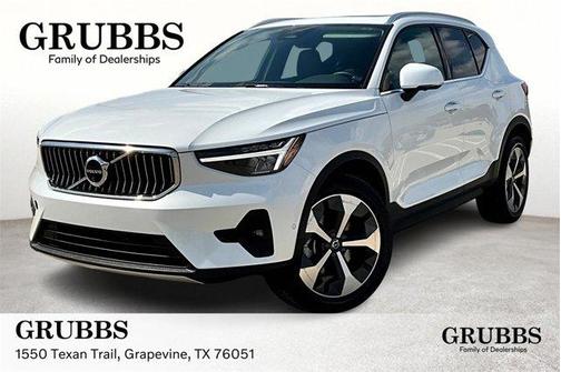 2025 Volvo XC40 B5 Plus Bright Theme