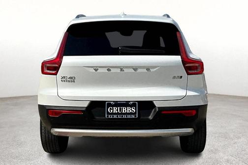 2025 Volvo XC40 B5 Plus Bright Theme