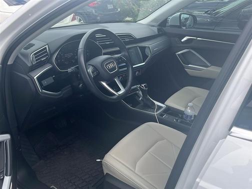 2022 Audi Q3 45 S line Premium