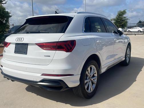 2022 Audi Q3 45 S line Premium