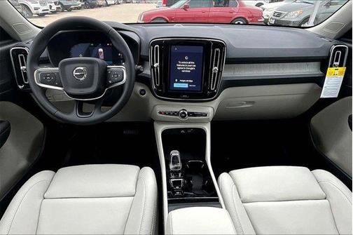 2025 Volvo XC40 B5 Plus Bright Theme
