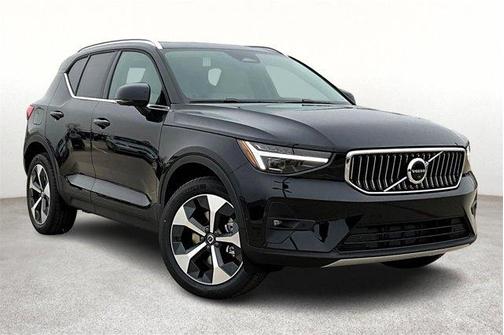 2025 Volvo XC40 B5 Plus Bright Theme