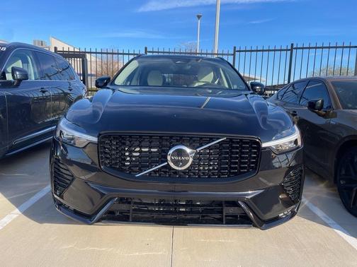 2025 Volvo XC60 B5 Plus