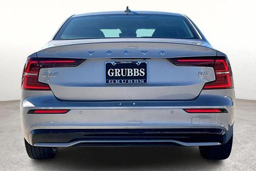 2024 Volvo S60 B5 Plus Dark Theme