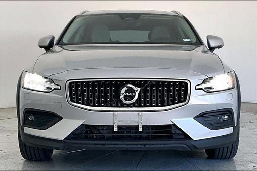 2024 Volvo V60 Cross Country B5 Plus