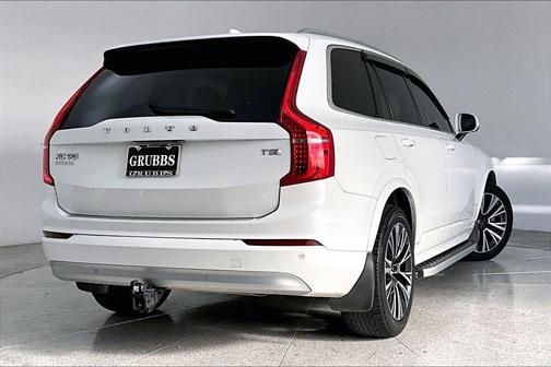 2022 Volvo XC90 T5 Momentum 7 Passenger