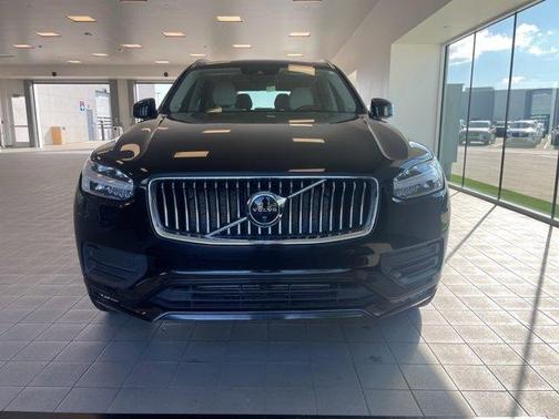 2022 Volvo XC90 T5 Momentum 7 Passenger