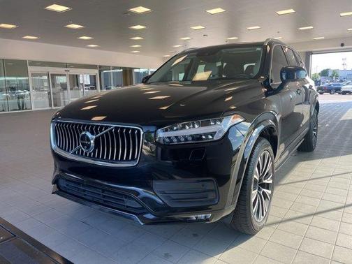 2022 Volvo XC90 T5 Momentum 7 Passenger