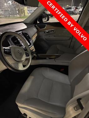 2022 Volvo XC90 T5 Momentum 7 Passenger
