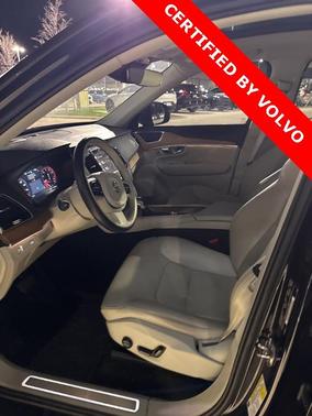 2022 Volvo XC90 T5 Momentum 7 Passenger