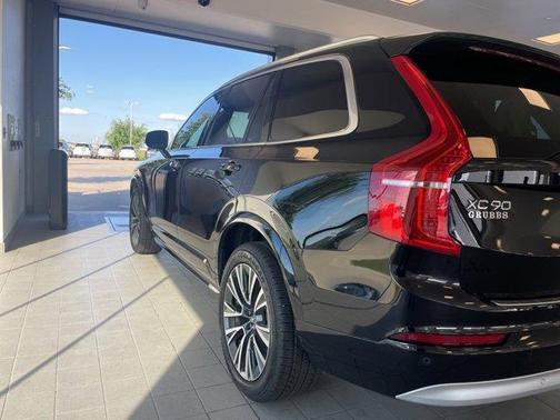 2022 Volvo XC90 T5 Momentum 7 Passenger