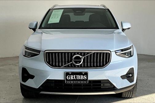 2025 Volvo XC40 B5 Plus Bright Theme