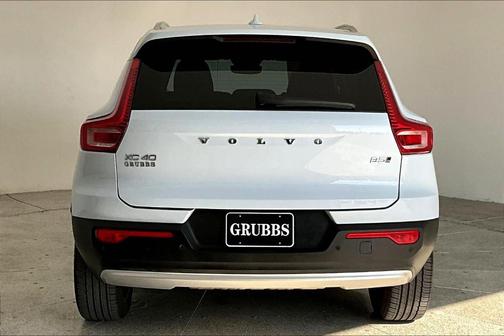 2025 Volvo XC40 B5 Plus Bright Theme